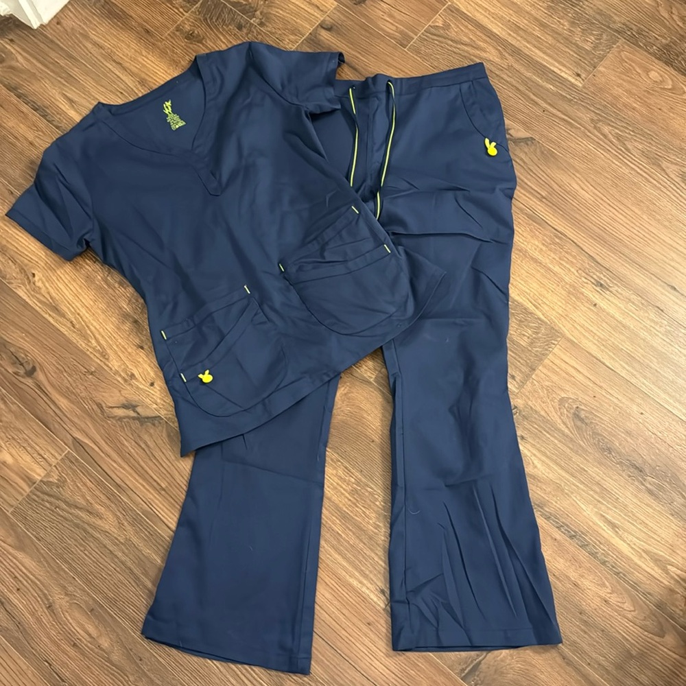 ViVi navy scrub set.  Med top.  Large bottoms